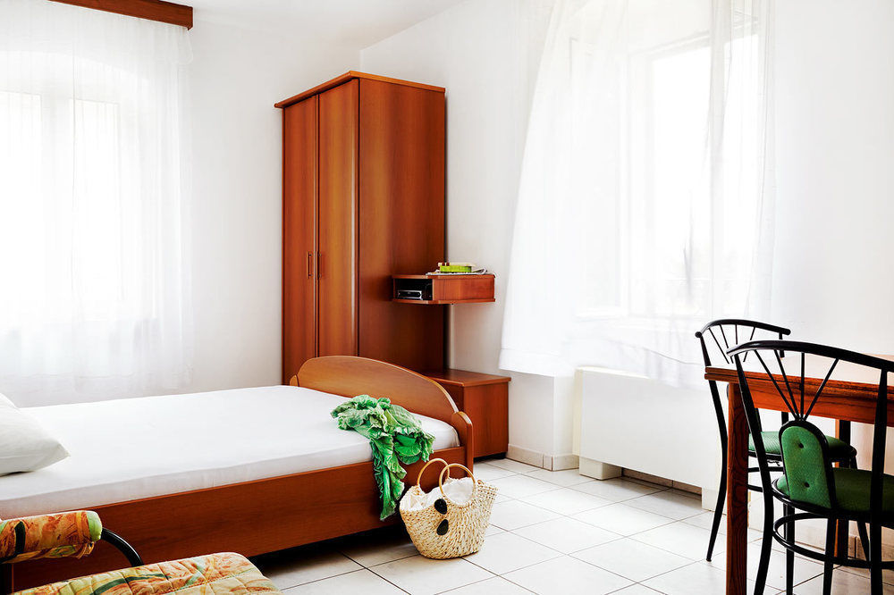 Palac -free Parking-