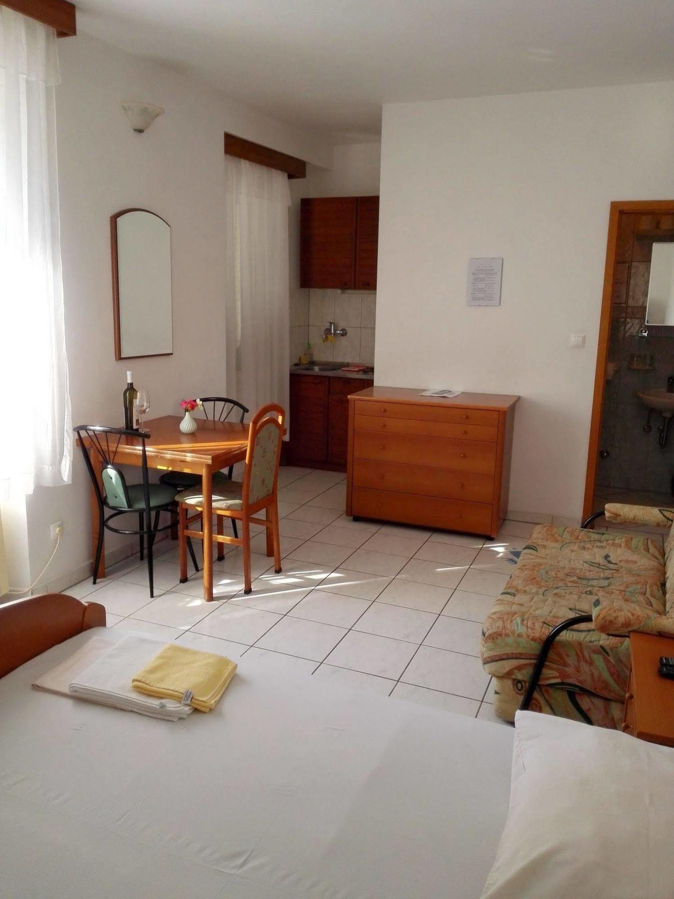 Palac -free Parking-