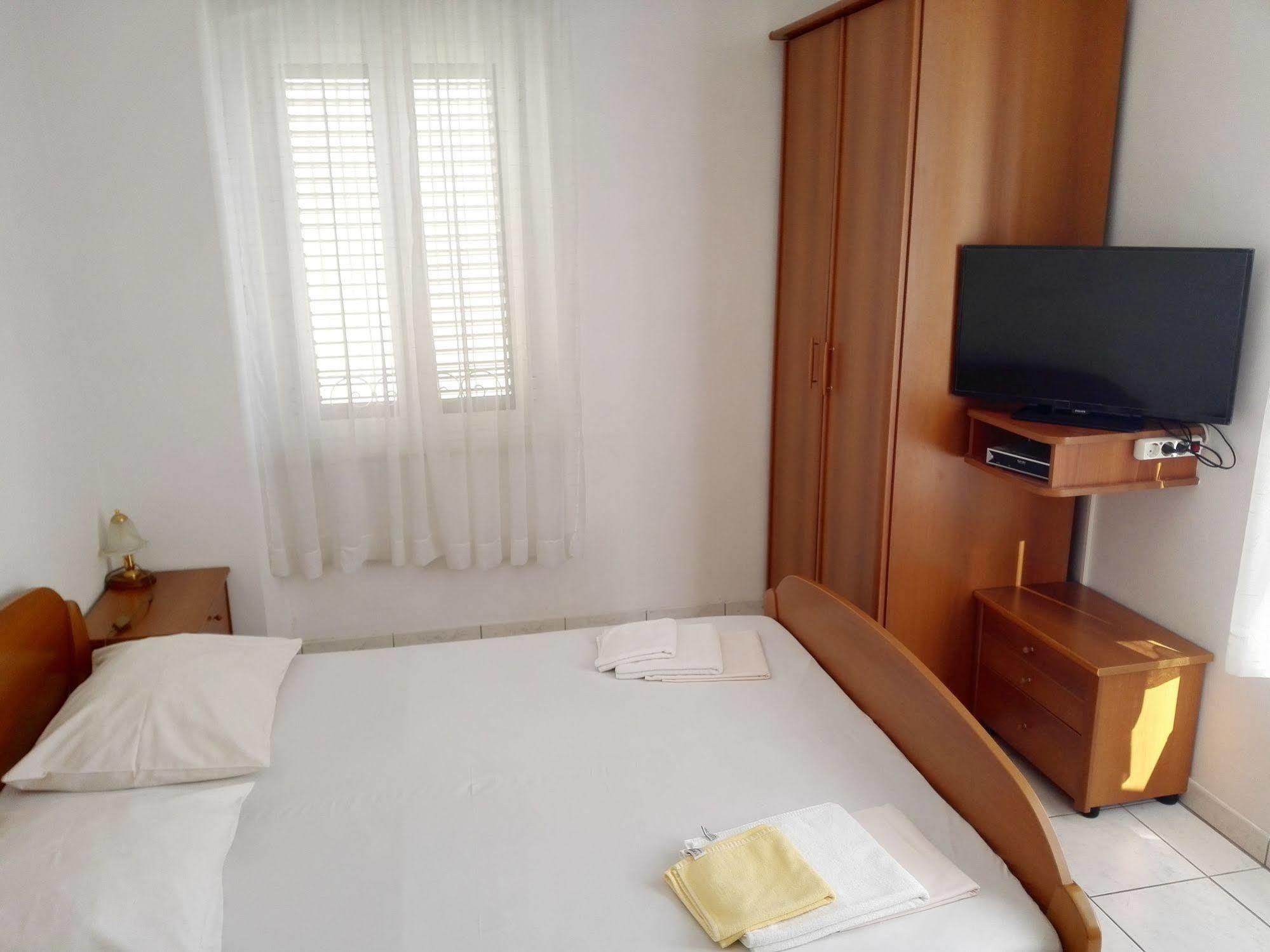 Palac -free Parking-